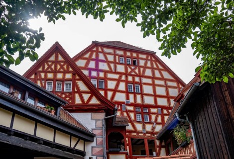 Neunhellerhaus (rear side) on the market square of Ladenburg