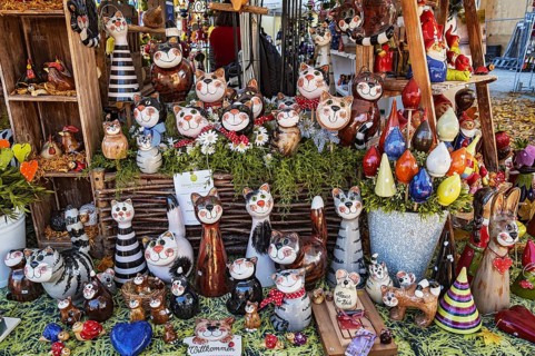 Funny ceramic cats