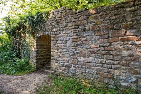 Former castle wall with gate of Ruin Isenburg