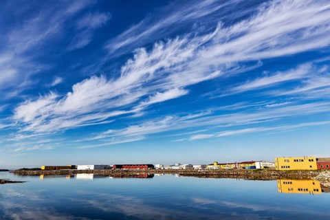 Feathery clouds in the blue sky