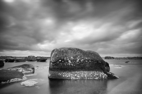 Rock formations off Ile Renote