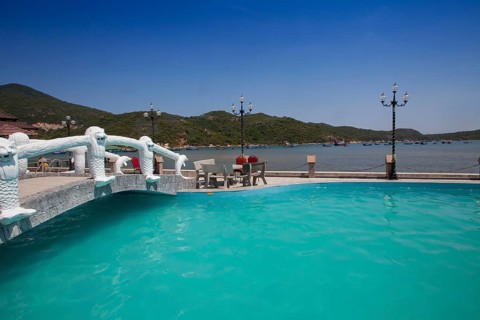 Swimming pool at Vinh Hy Resort