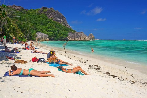 Bathers sunbathe on the dream beach Source d'Argent