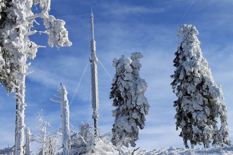 Transmission mast installations