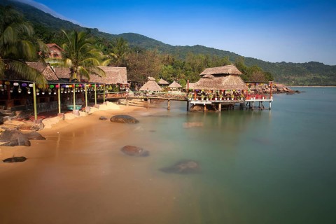 Bamboo huts at Rangbeach beach