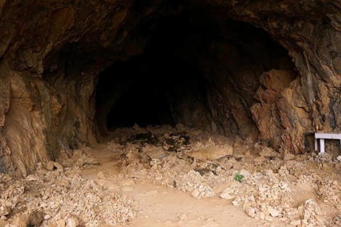 Tham Piu Cave