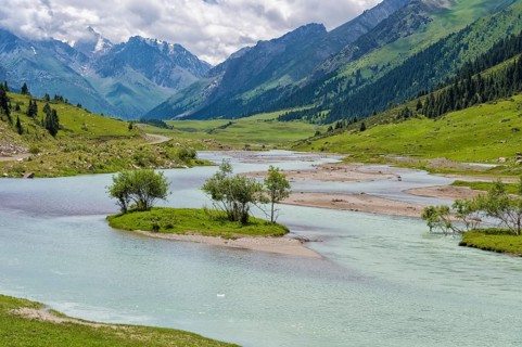 Aksu or Saryjaz River