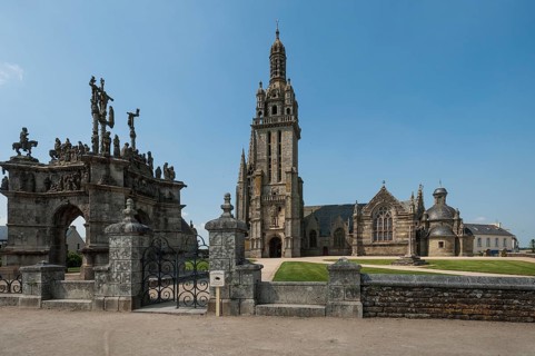 Saint-Germain Church and cavalry