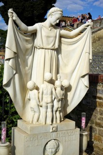 Statue at the tomb of Silvia Marini nei de Rogati
