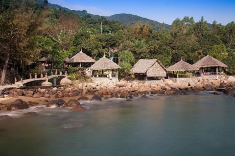 Bamboo huts at Rangbeach beach