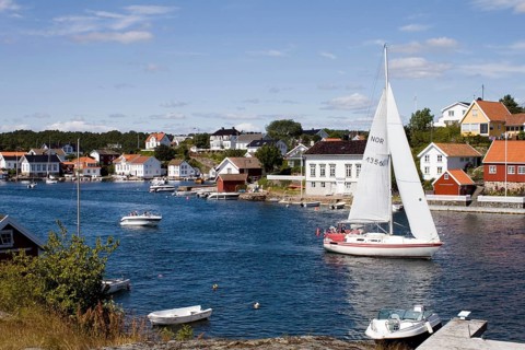 Sailing boat