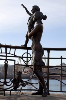 Monument Sailor's Wife