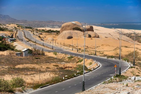Country road near Phan Rang