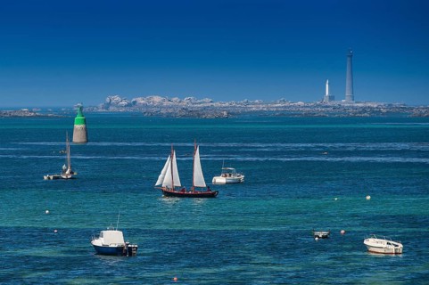 Sailing boats in the bay near Landeda