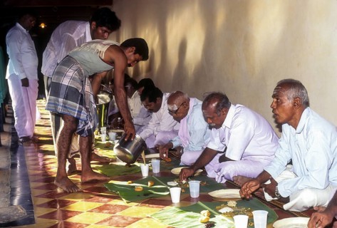 A vegetarian banana leaf wedding break-fast dined in pandikattu Chettinad home dining hall. Nattukottai Chettiar Nagarathar community wedding