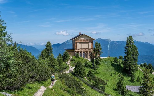 Schachenhaus with mountain panorama