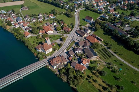 View of the village with castle and Aare bridge