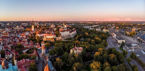 Old Town with Riigikantselei