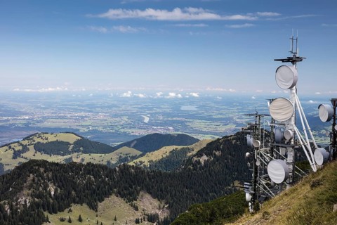 Transmission mast