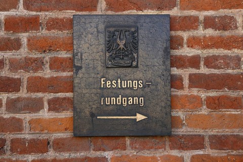 Sign fortress tour