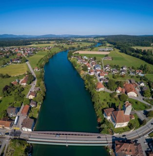 View of the village with castle and Aare bridge
