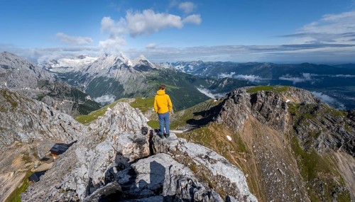Hikers at the summit of the Westliche Toerlspitze