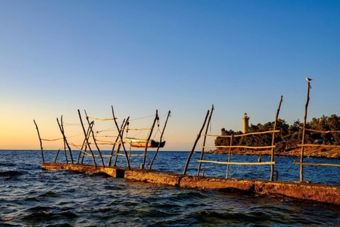 Wooden rack for hanging boats