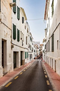 Narrow alley