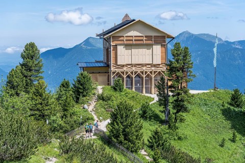 Schachenhaus with mountain panorama