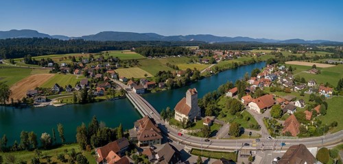 View of the village with castle and Aare bridge