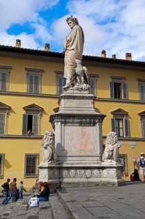 Dante Alighieri Statue