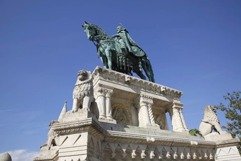 Equestrian statue of King Stephen I