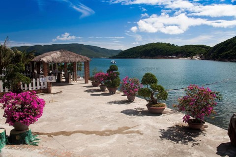 Ho Ca Tri Nguyen Island