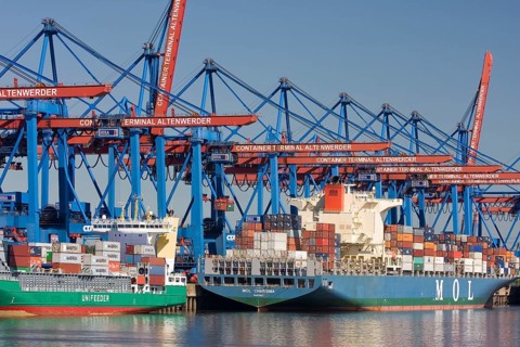 Container ships and feeders at HHLA Container Terminal Altenwerder