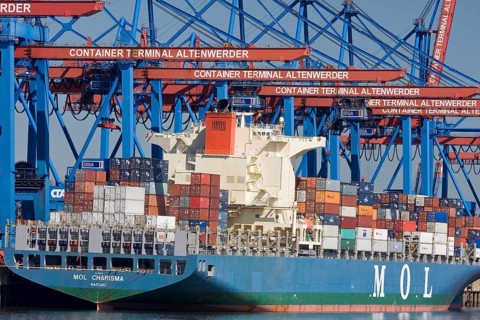 Container ships and feeders at HHLA Container Terminal Altenwerder