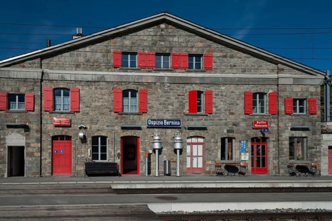 Ospizio Bernina station