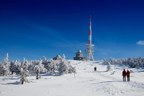 Radio tower transmission mast