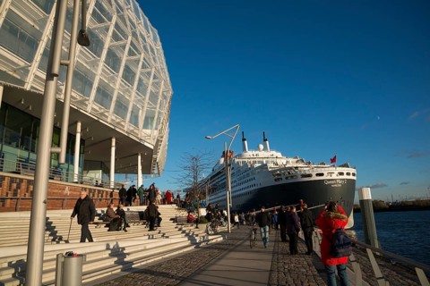 Cruise ship Queen Mary 2