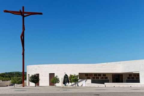 Cross in front of the Church of the Holy Trinity