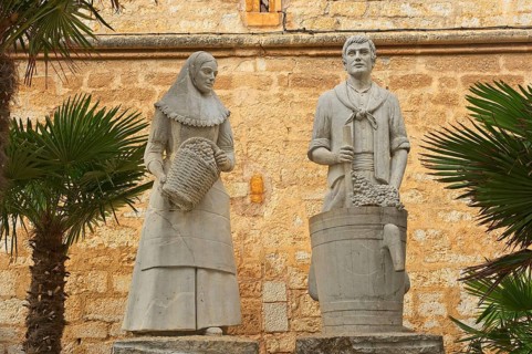 Winegrower statue in Binissalem