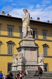 Dante Alighieri Statue