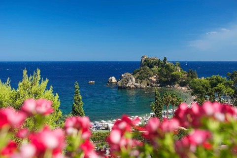 Isola Bella and beach