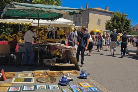 Street market in Sault