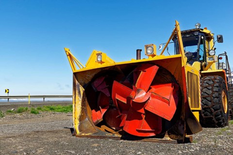 Wheel loader with snowblower and snow chains