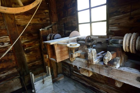 Woodturning lathe