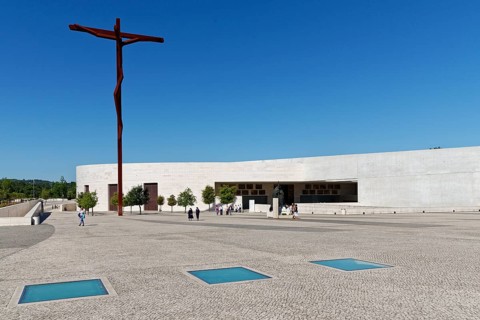 Cross in front of the Church of the Holy Trinity