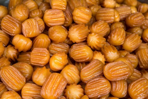 Deep-fried puff pastry dipped in syrup. In Turkish named as Tulumba tatlisi