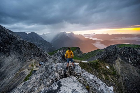 Hikers at the summit of the Westliche Toerlspitze