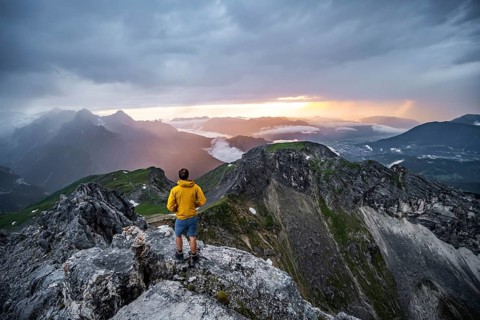 Hikers at the summit of the Westliche Toerlspitze