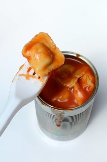 Ravioli in tin and plastic fork